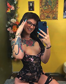 Quality Stockings And Pantyhose Pics And Vids
