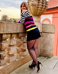 Quality Stockings And Pantyhose Pics And Vids