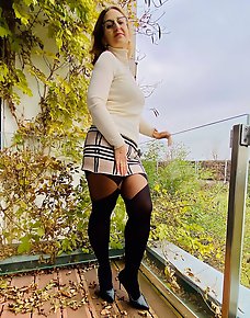 Quality Stockings And Pantyhose Pics And Vids